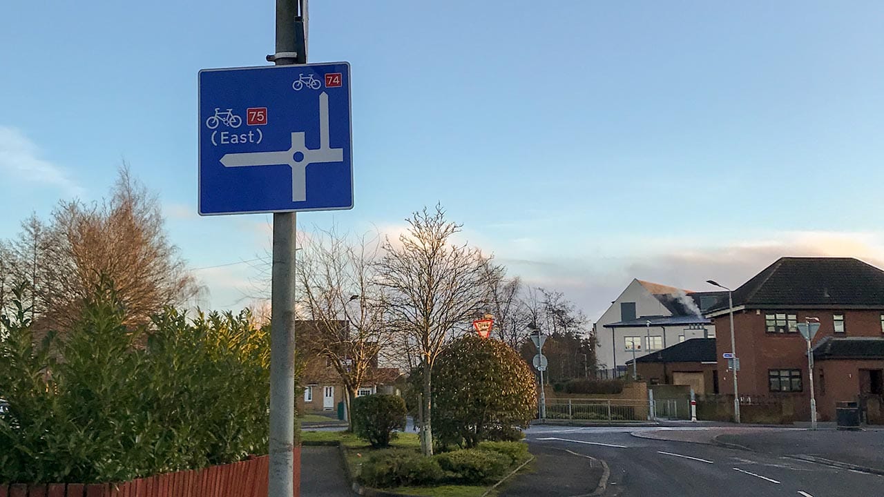 Sign showing NCNs 74/75 at N British Rd, Uddingston