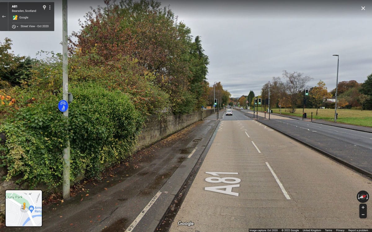 StreetView photo of A81 showing shared path blue sign on lamppost with pedestrian crossing from Cluny Park in background