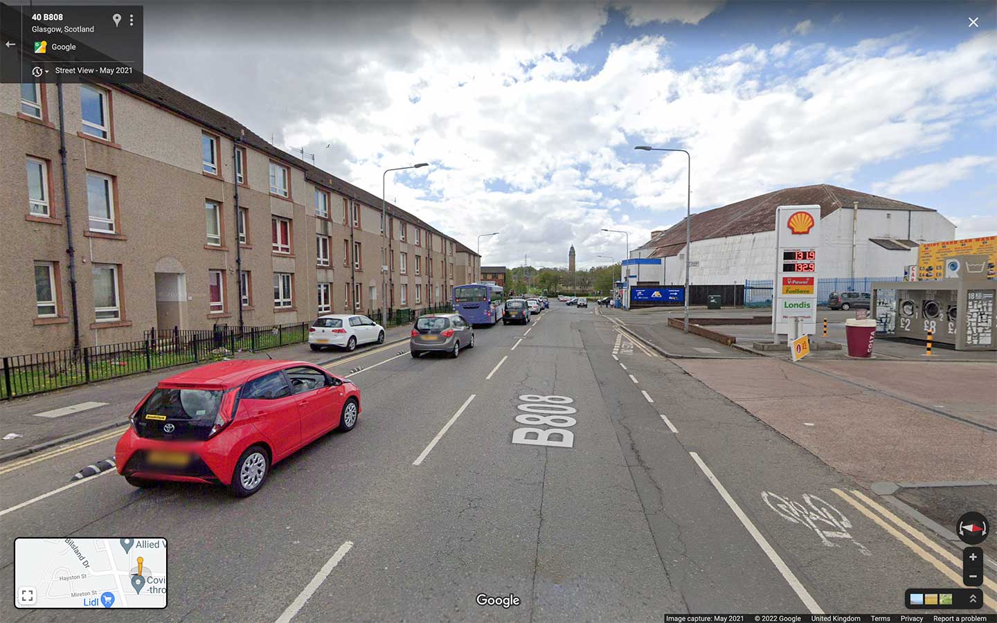 Photo of Hawthorn St/B808 showing plainted and soft segregated cycle lanes